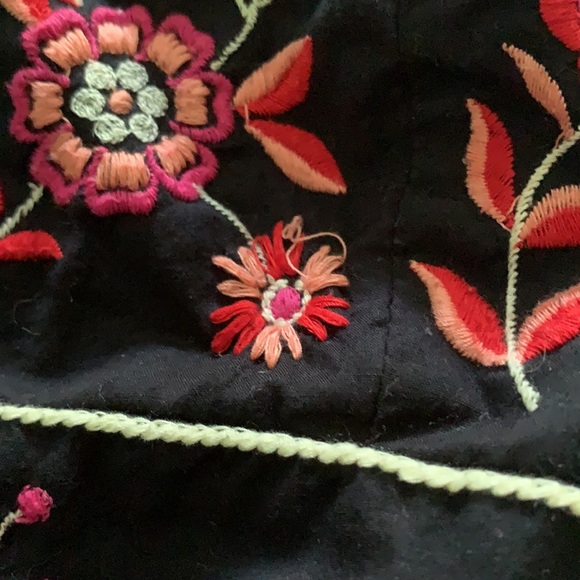 🌸🌺Embroidered low back baby doll top🌺🌸 - Picture 6 of 6